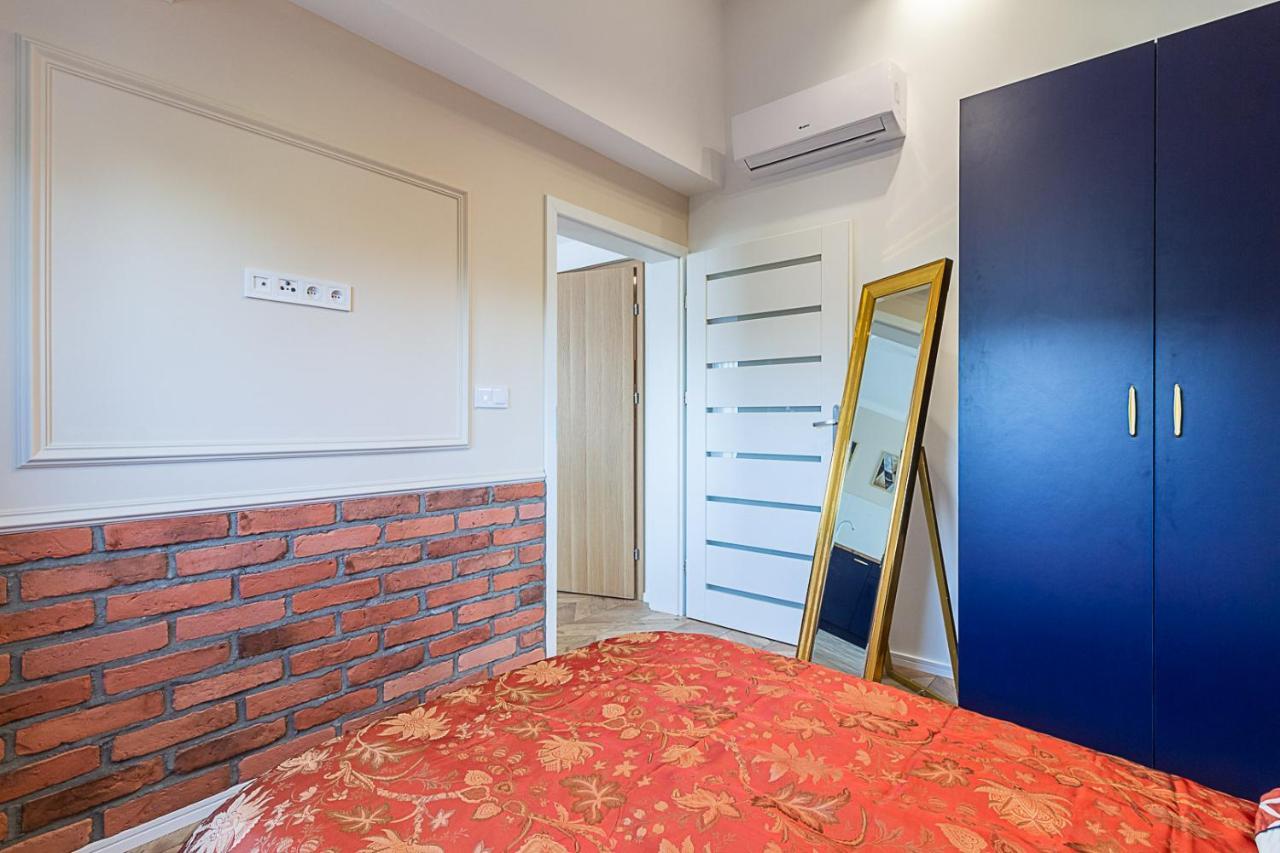 Na Debnikach - By Upstairs * Cracovia